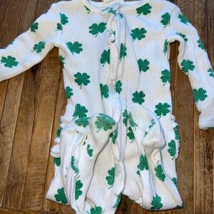 Spearmint love four leaf clover pajamas 3-6M